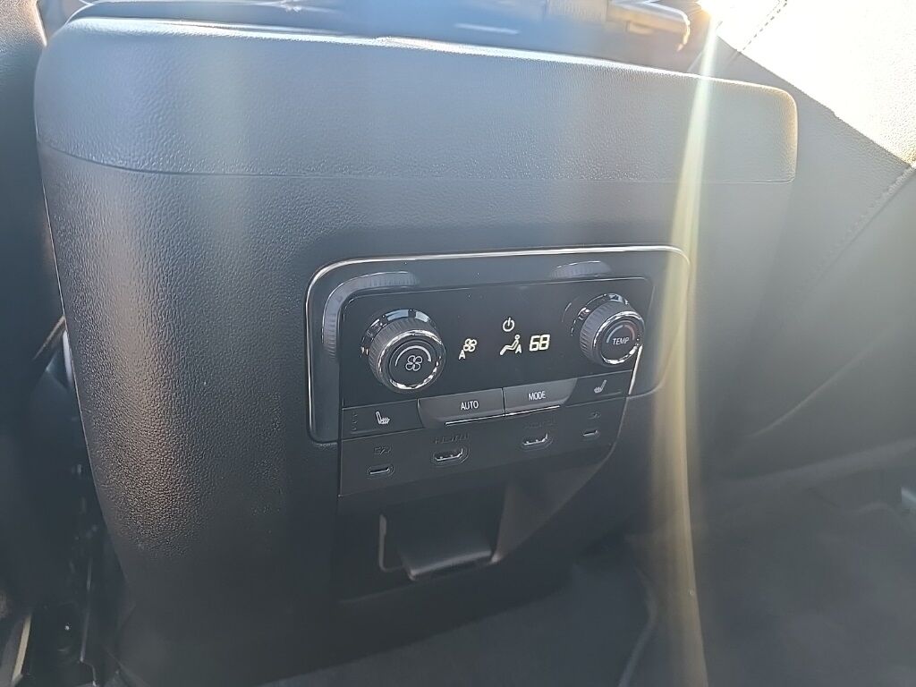 2025 Chevrolet Suburban High Country 4WD Fond du Lac WI 2025 Chevrolet Suburban High Country 4WD Fond du Lac WI