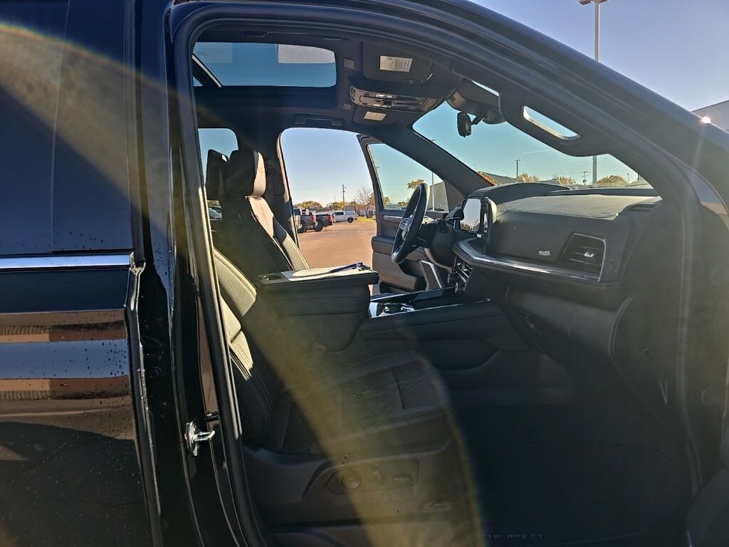 2025 Chevrolet Suburban High Country 4WD Minocqua WI 2025 Chevrolet Suburban High Country 4WD Minocqua WI