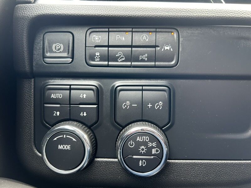 2025 Chevrolet Suburban Z71 - LIKE NEW - 8 PASSENGER Webster MA 2025 Chevrolet Suburban Z71 - LIKE NEW - 8 PASSENGER Webster MA