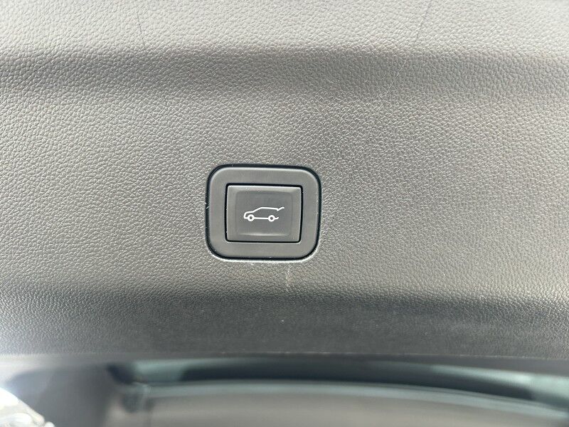 2025 Chevrolet Suburban Z71 - LIKE NEW - 8 PASSENGER Webster MA 2025 Chevrolet Suburban Z71 - LIKE NEW - 8 PASSENGER Webster MA