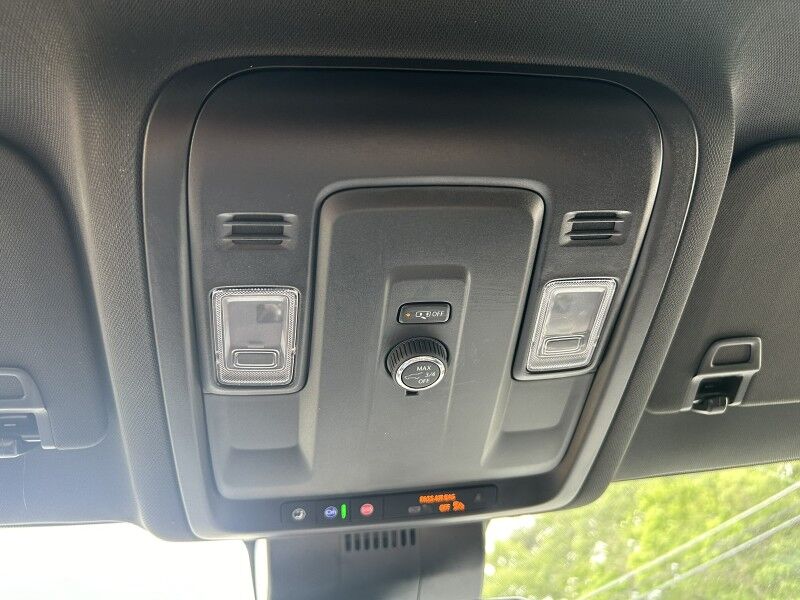 2025 Chevrolet Suburban Z71 - LIKE NEW - 8 PASSENGER Webster MA 2025 Chevrolet Suburban Z71 - LIKE NEW - 8 PASSENGER Webster MA