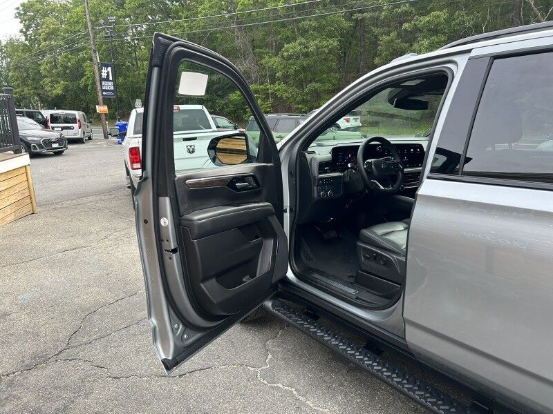2025 Chevrolet Suburban Z71 - LIKE NEW - 8 PASSENGER Webster MA 2025 Chevrolet Suburban Z71 - LIKE NEW - 8 PASSENGER Webster MA