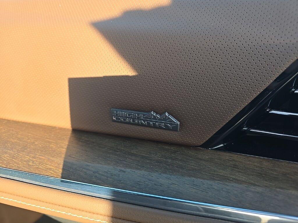 2025 Chevrolet Tahoe High Country 4WD Fond du Lac WI 2025 Chevrolet Tahoe High Country 4WD Fond du Lac WI