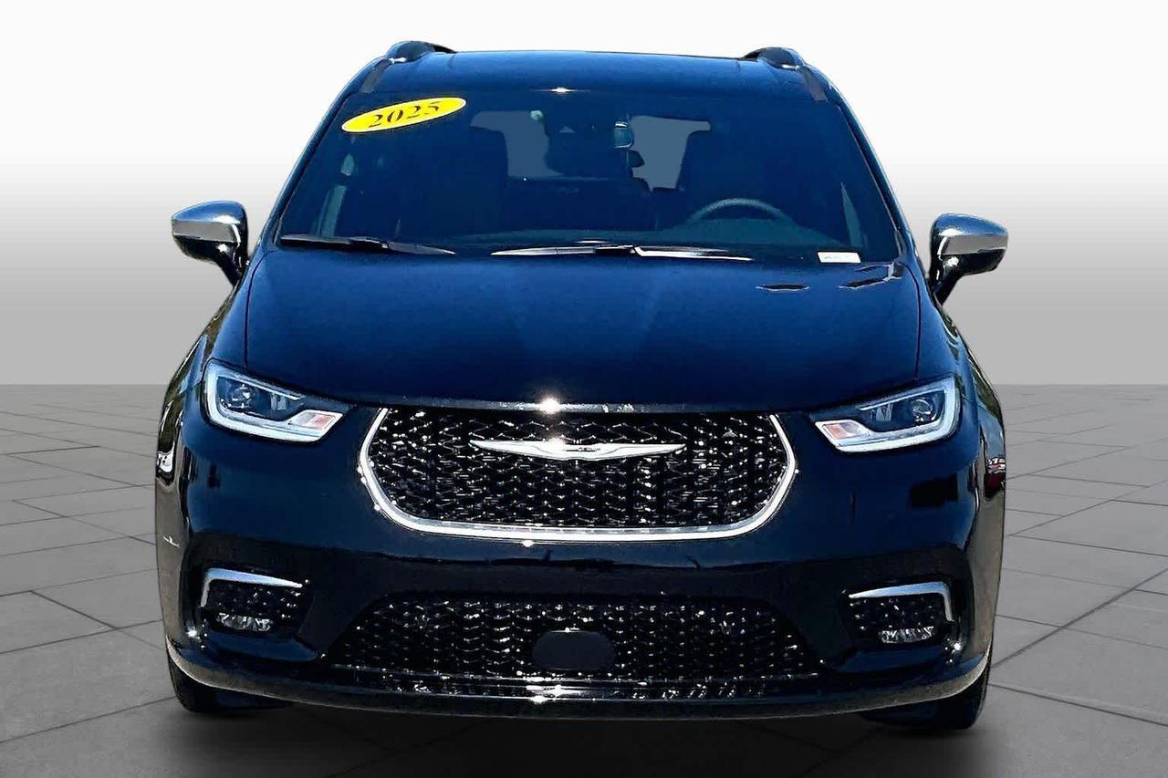 2025 Chrysler Pacifica Hybrid Pinnacle 2025 Chrysler Pacifica Hybrid Pinnacle