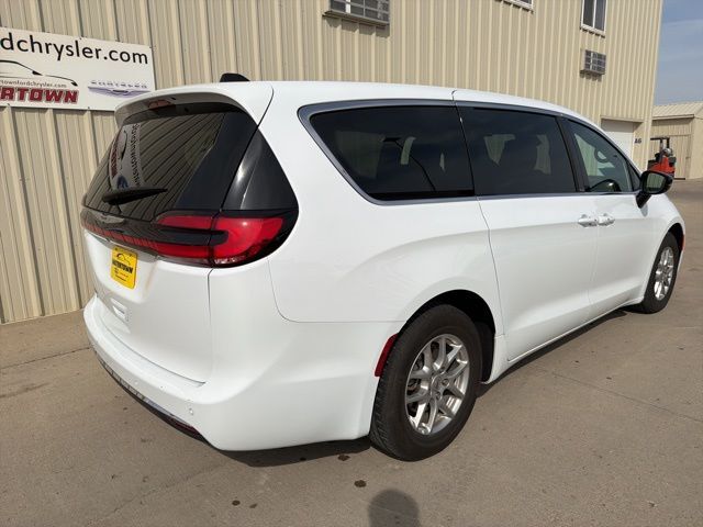 2025 Chrysler Pacifica Select Watertown SD 2025 Chrysler Pacifica Select Watertown SD