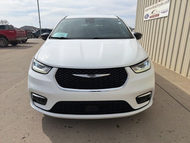 2025 Chrysler Pacifica Select Watertown SD 2025 Chrysler Pacifica Select Watertown SD