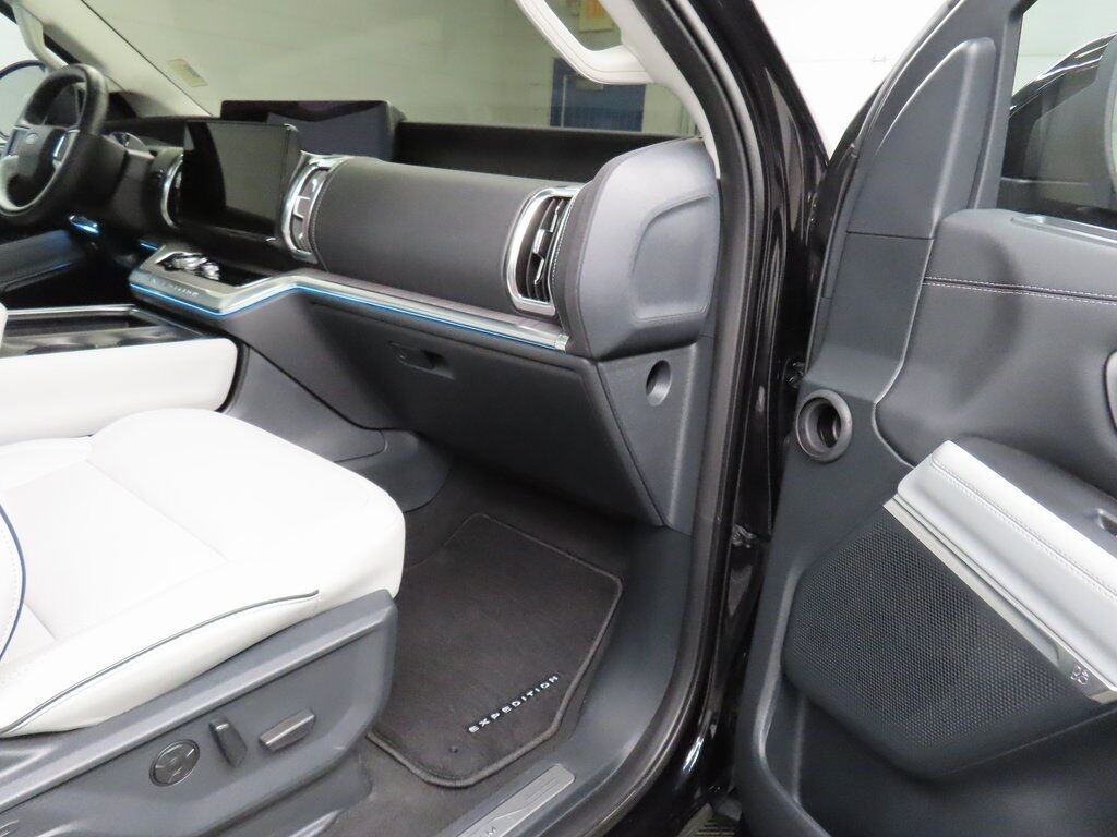 2025 Ford Expedition Platinum 4WD Fond du Lac WI 2025 Ford Expedition Platinum 4WD Fond du Lac WI