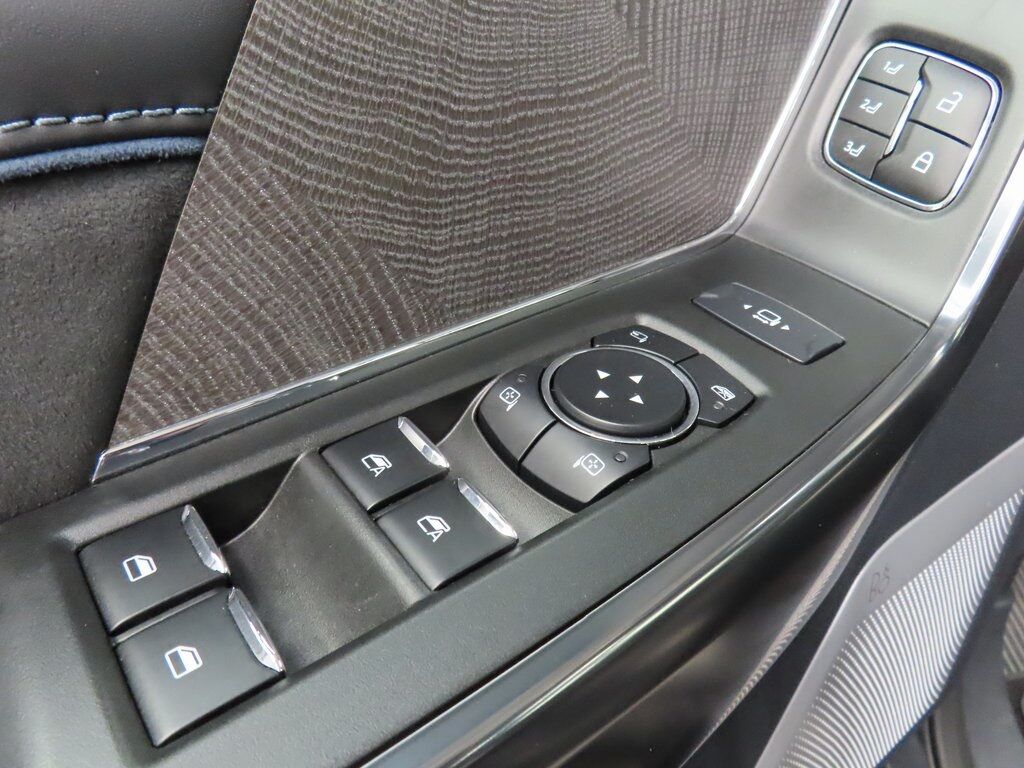 2025 Ford F-250 Super Duty 4x4 Crew Cab Platinum Fond du Lac WI 2025 Ford F-250 Super Duty 4x4 Crew Cab Platinum Fond du Lac WI