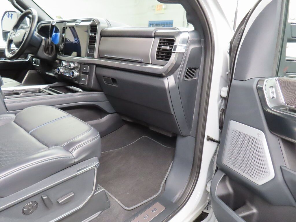 2025 Ford F-250 Super Duty 4x4 Crew Cab Platinum Fond du Lac WI 2025 Ford F-250 Super Duty 4x4 Crew Cab Platinum Fond du Lac WI