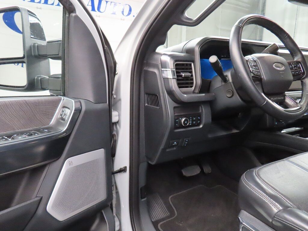 2025 Ford F-250 Super Duty 4x4 Crew Cab Platinum Fond du Lac WI 2025 Ford F-250 Super Duty 4x4 Crew Cab Platinum Fond du Lac WI