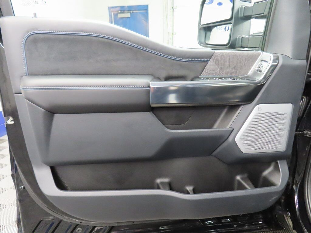 2025 Ford F-250 Super Duty 4x4 Crew Cab Platinum Fond du Lac WI 2025 Ford F-250 Super Duty 4x4 Crew Cab Platinum Fond du Lac WI