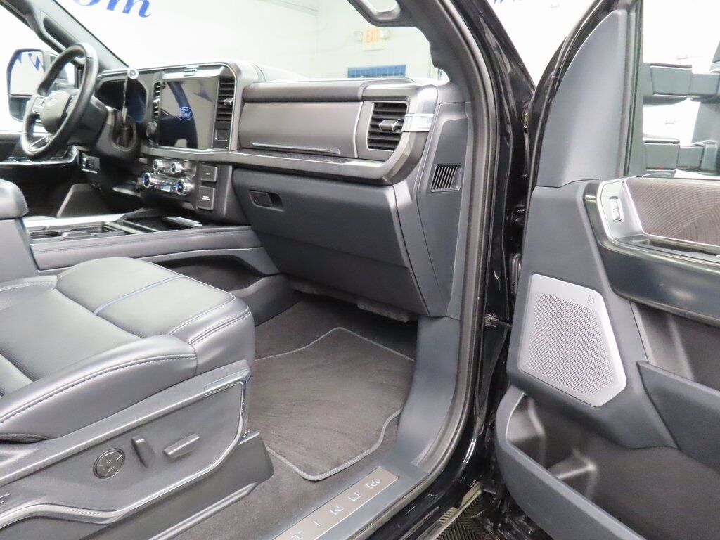 2025 Ford F-250 Super Duty 4x4 Crew Cab Platinum Fond du Lac WI 2025 Ford F-250 Super Duty 4x4 Crew Cab Platinum Fond du Lac WI