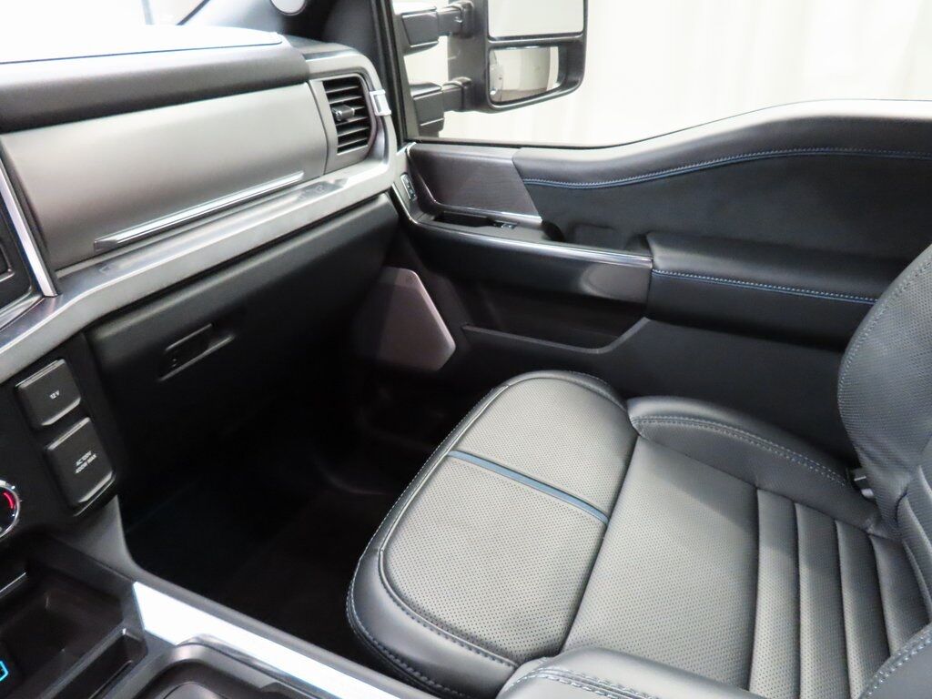 2025 Ford F-250 Super Duty 4x4 Crew Cab Platinum Fond du Lac WI 2025 Ford F-250 Super Duty 4x4 Crew Cab Platinum Fond du Lac WI