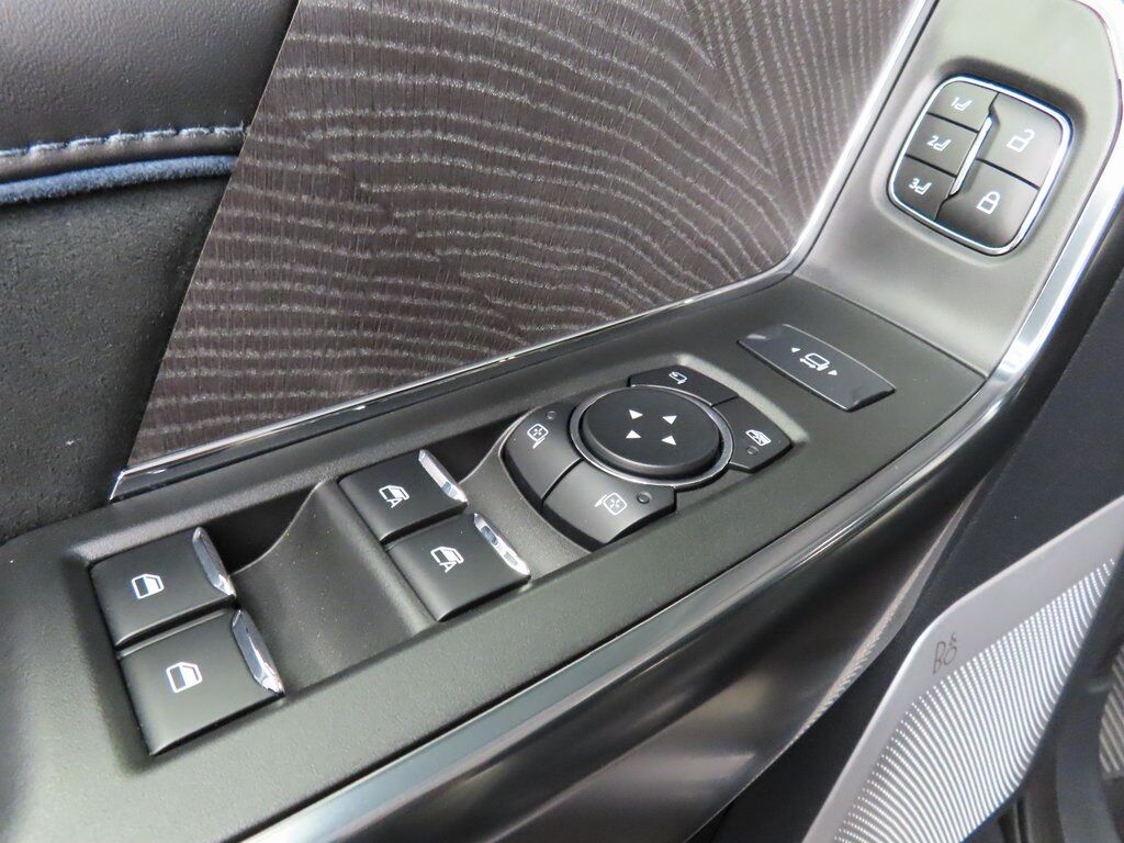 2025 Ford F-250 Super Duty 4x4 Crew Cab Platinum Fond du Lac WI 2025 Ford F-250 Super Duty 4x4 Crew Cab Platinum Fond du Lac WI