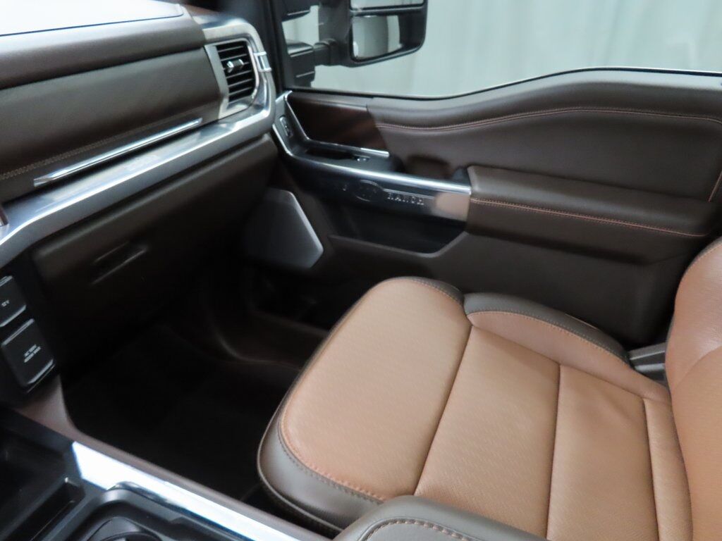 2025 Ford F-450 Super Duty 4x4 Crew Cab King Ranch DRW Fond du Lac WI 2025 Ford F-450 Super Duty 4x4 Crew Cab King Ranch DRW Fond du Lac WI