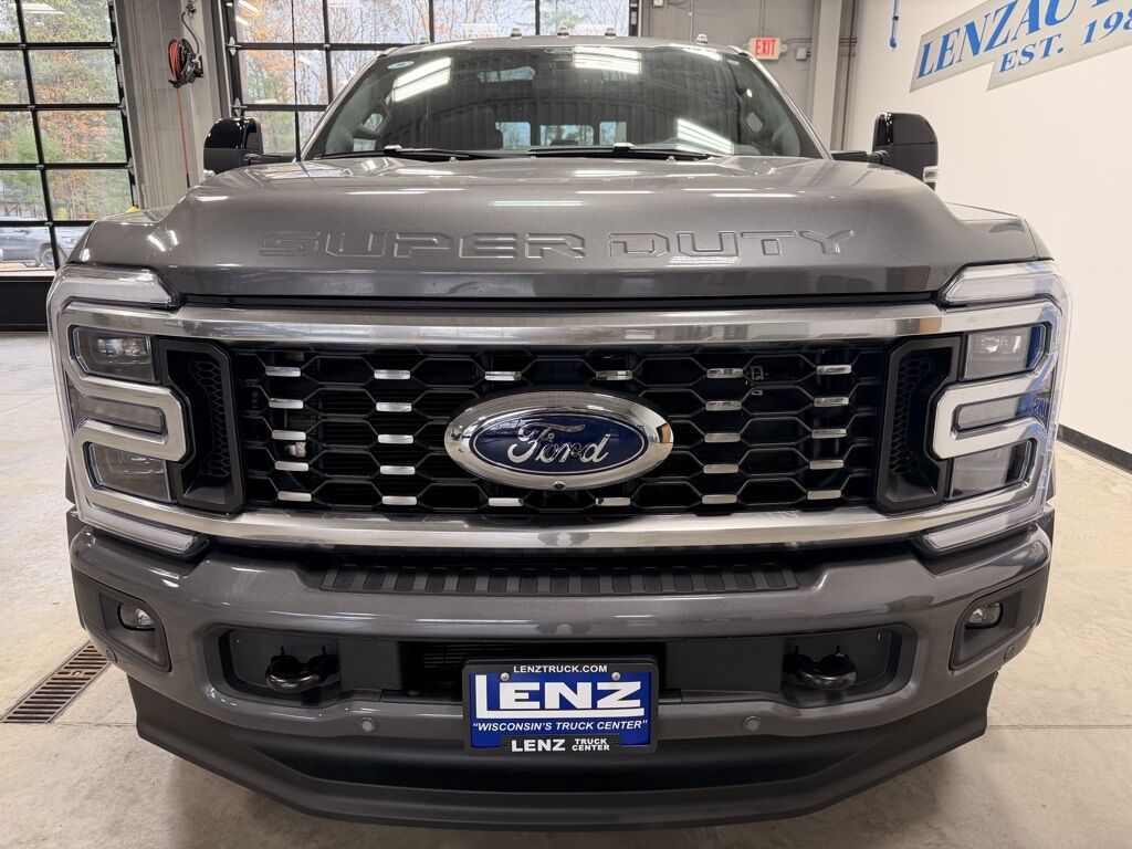2025 Ford F-450 Super Duty 4x4 Crew Cab Platinum DRW