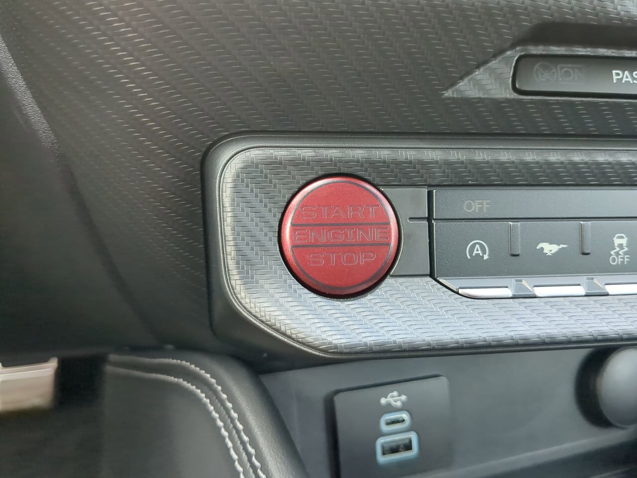 2025 Ford Mustang Premium Appleton WI