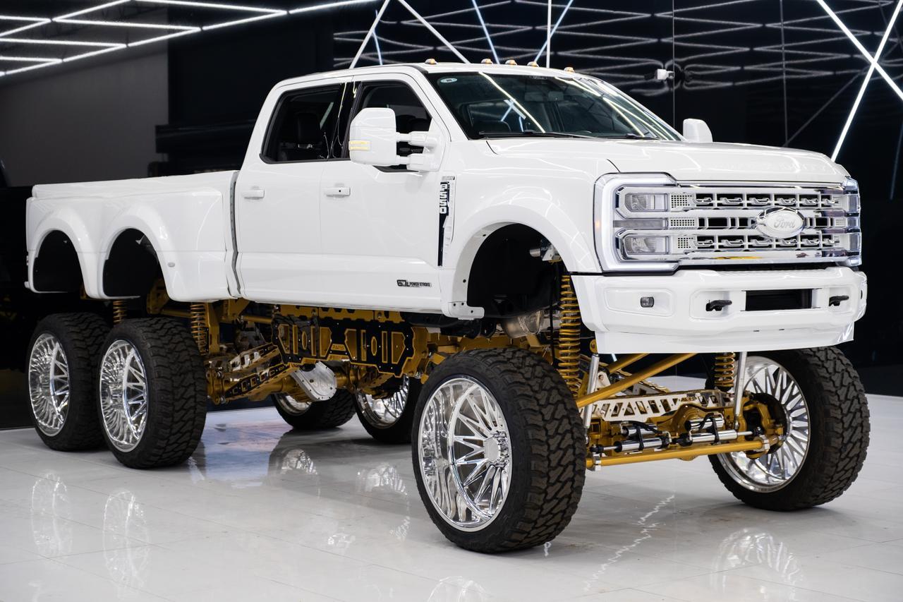 2025 Ford F-550 Super Duty Chassis Cab Lariat's photo