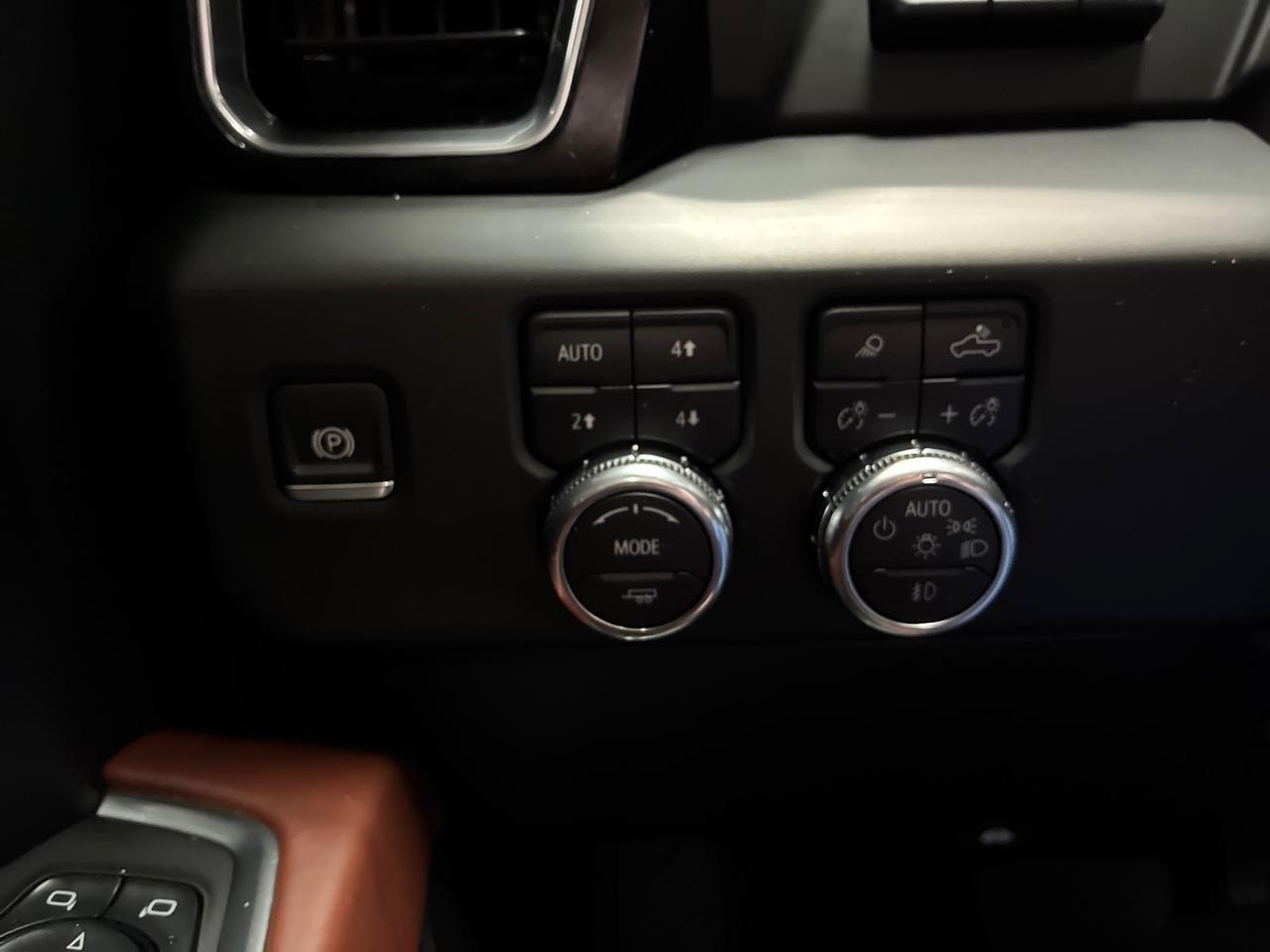 2025 GMC Sierra 2500HD Denali Ultimate, 9k Miles, Mac Tow, Illuminated Door Sills, Tailgate Step Lights, Puddle Lamps Houston TX 2025 GMC Sierra 2500HD Denali Ultimate, 9k Miles, Mac Tow, Illuminated Door Sills, Tailgate Step Lights, Puddle Lamps Houston TX