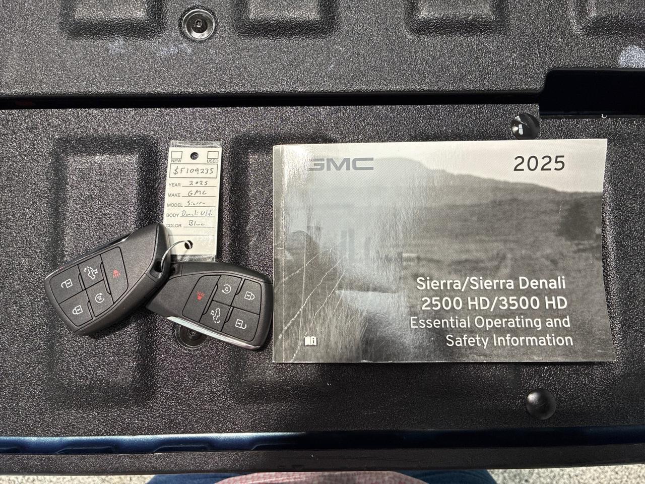 2025 GMC Sierra 2500HD Denali Ultimate, 9k Miles, Mac Tow, Illuminated Door Sills, Tailgate Step Lights, Puddle Lamps Houston TX 2025 GMC Sierra 2500HD Denali Ultimate, 9k Miles, Mac Tow, Illuminated Door Sills, Tailgate Step Lights, Puddle Lamps Houston TX