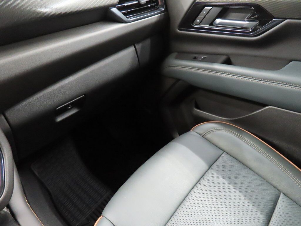 2025 GMC Yukon XL AT4 4WD 7 Passenger Fond du Lac WI