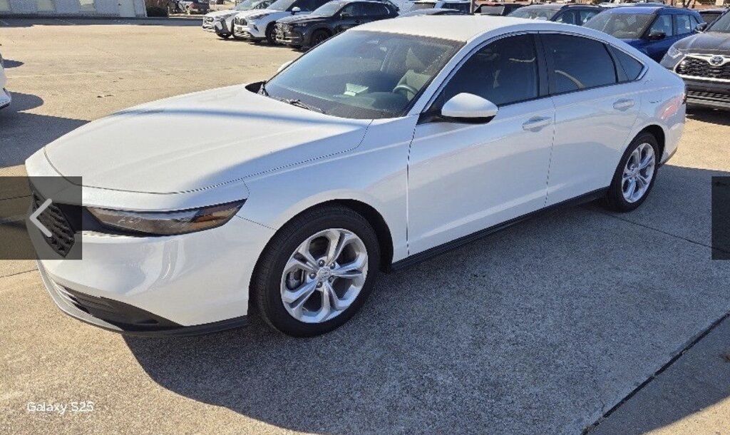 2025 Honda Accord LX's photo