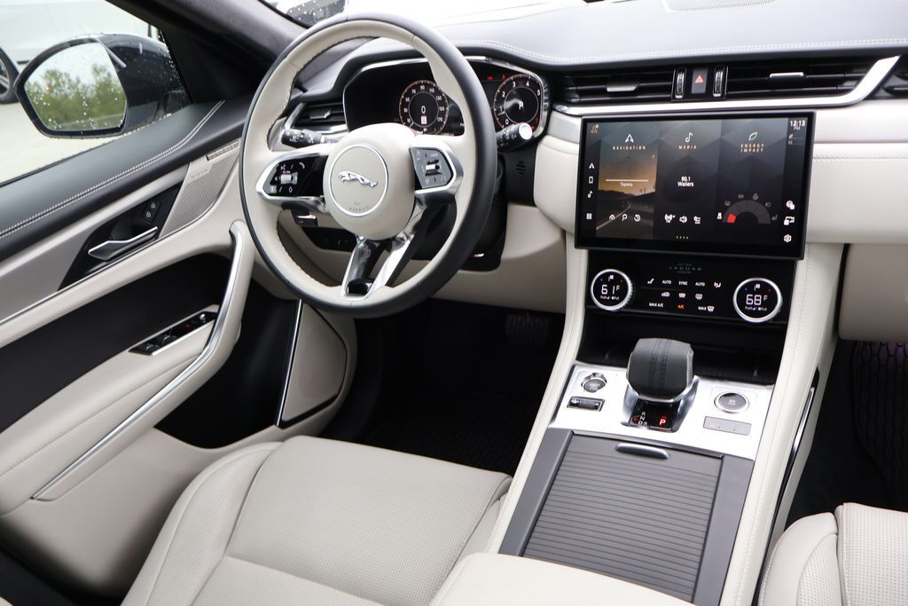 2025 Jaguar F-PACE P250 R-Dynamic S