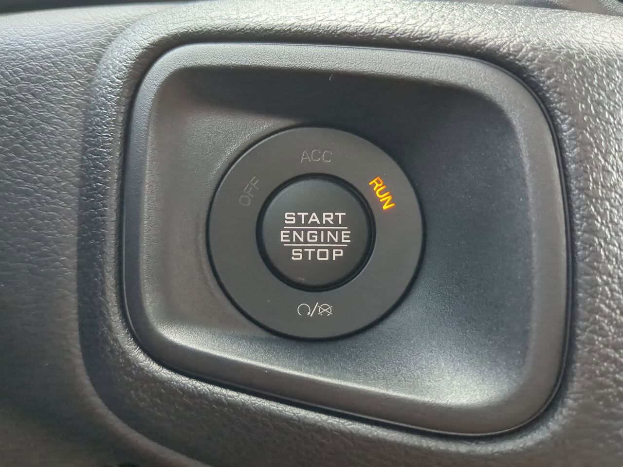 2025 Jeep Gladiator Sport S Appleton WI