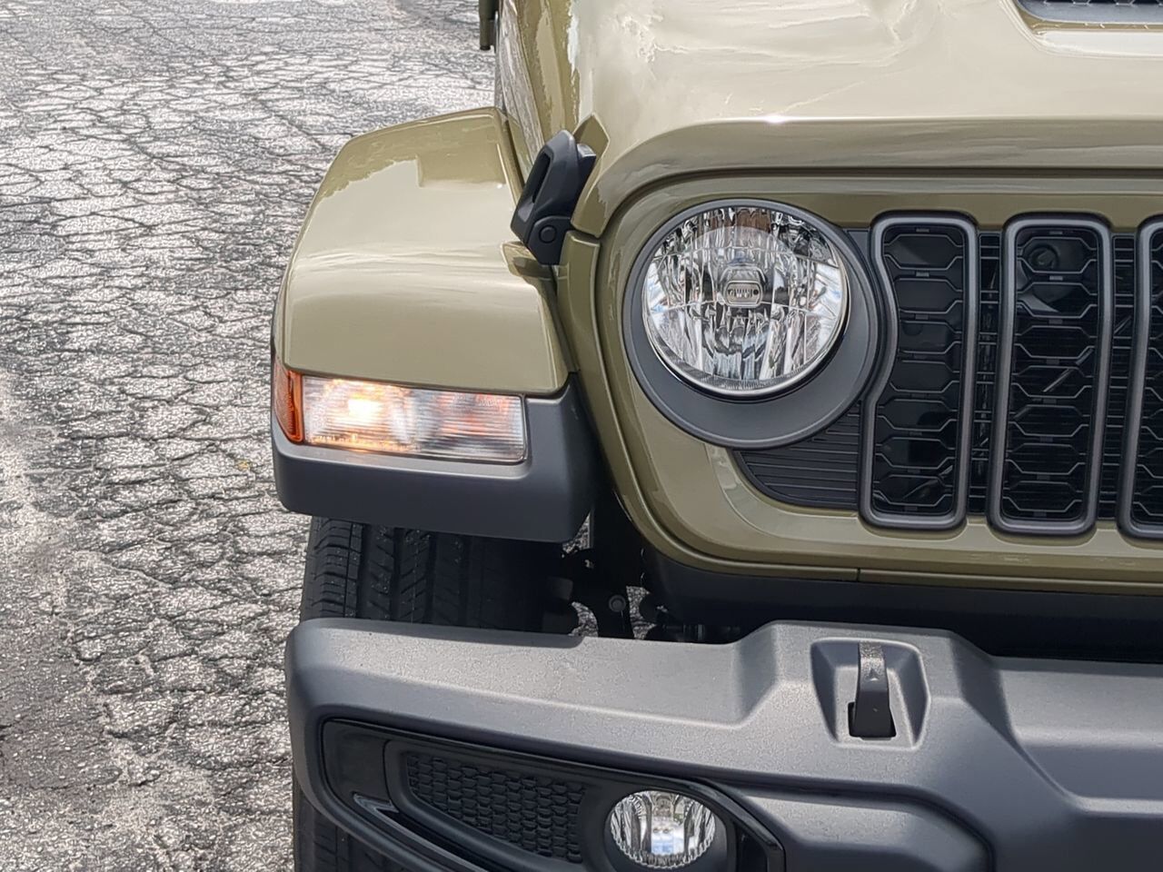 2025 Jeep Gladiator Sport S Appleton WI