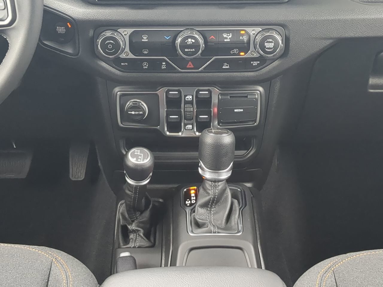 2025 Jeep Gladiator Sport S Appleton WI