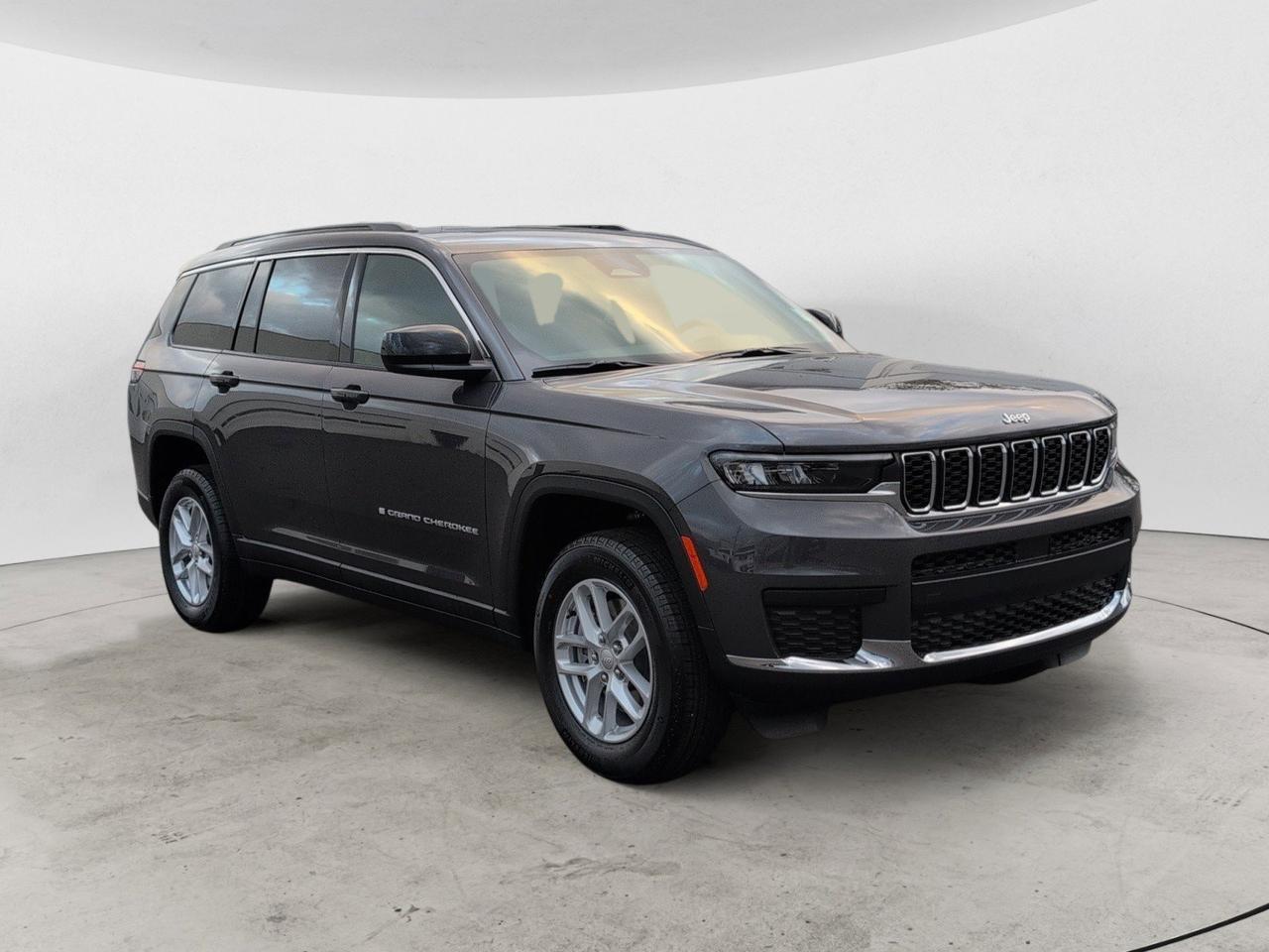 2025 Jeep Grand Cherokee L Laredo's photo