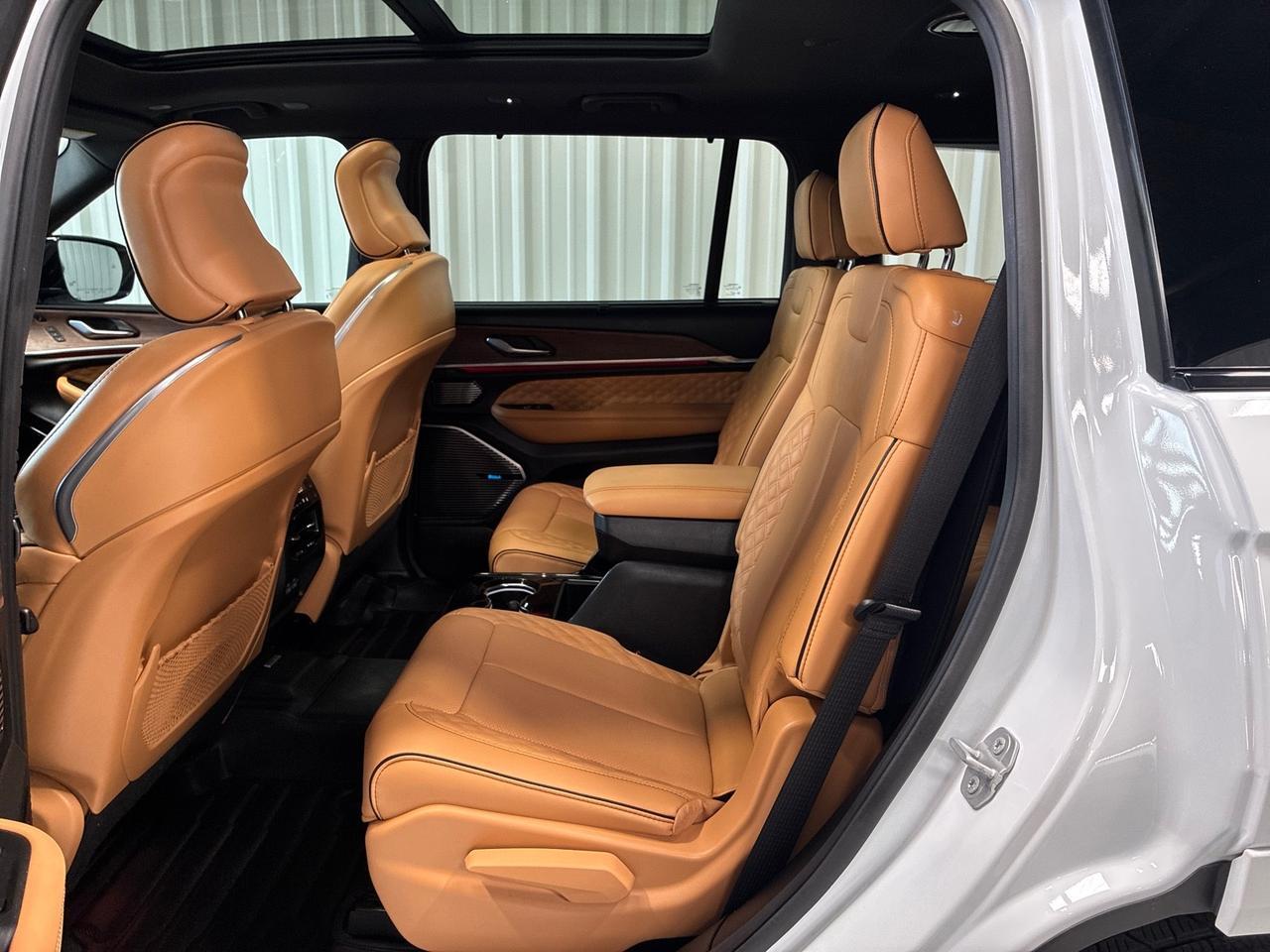 2025 Jeep Grand Cherokee L Summit, 4x4, Lux Tech Group V, Adv ProTech Group IV, 19-Speaker Audio Houston TX 2025 Jeep Grand Cherokee L Summit, 4x4, Lux Tech Group V, Adv ProTech Group IV, 19-Speaker Audio Houston TX
