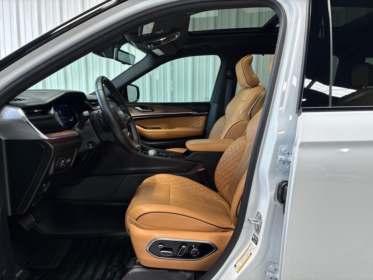 2025 Jeep Grand Cherokee L Summit, 4x4, Lux Tech Group V, Adv ProTech Group IV, 19-Speaker Audio Houston TX 2025 Jeep Grand Cherokee L Summit, 4x4, Lux Tech Group V, Adv ProTech Group IV, 19-Speaker Audio Houston TX