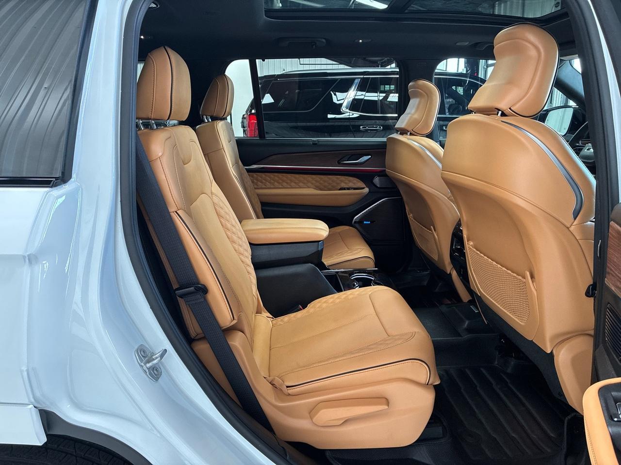 2025 Jeep Grand Cherokee L Summit, 4x4, Lux Tech Group V, Adv ProTech Group IV, 19-Speaker Audio Houston TX 2025 Jeep Grand Cherokee L Summit, 4x4, Lux Tech Group V, Adv ProTech Group IV, 19-Speaker Audio Houston TX