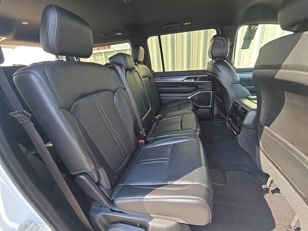 2025 Jeep Wagoneer Base Watertown SD 2025 Jeep Wagoneer Base Watertown SD