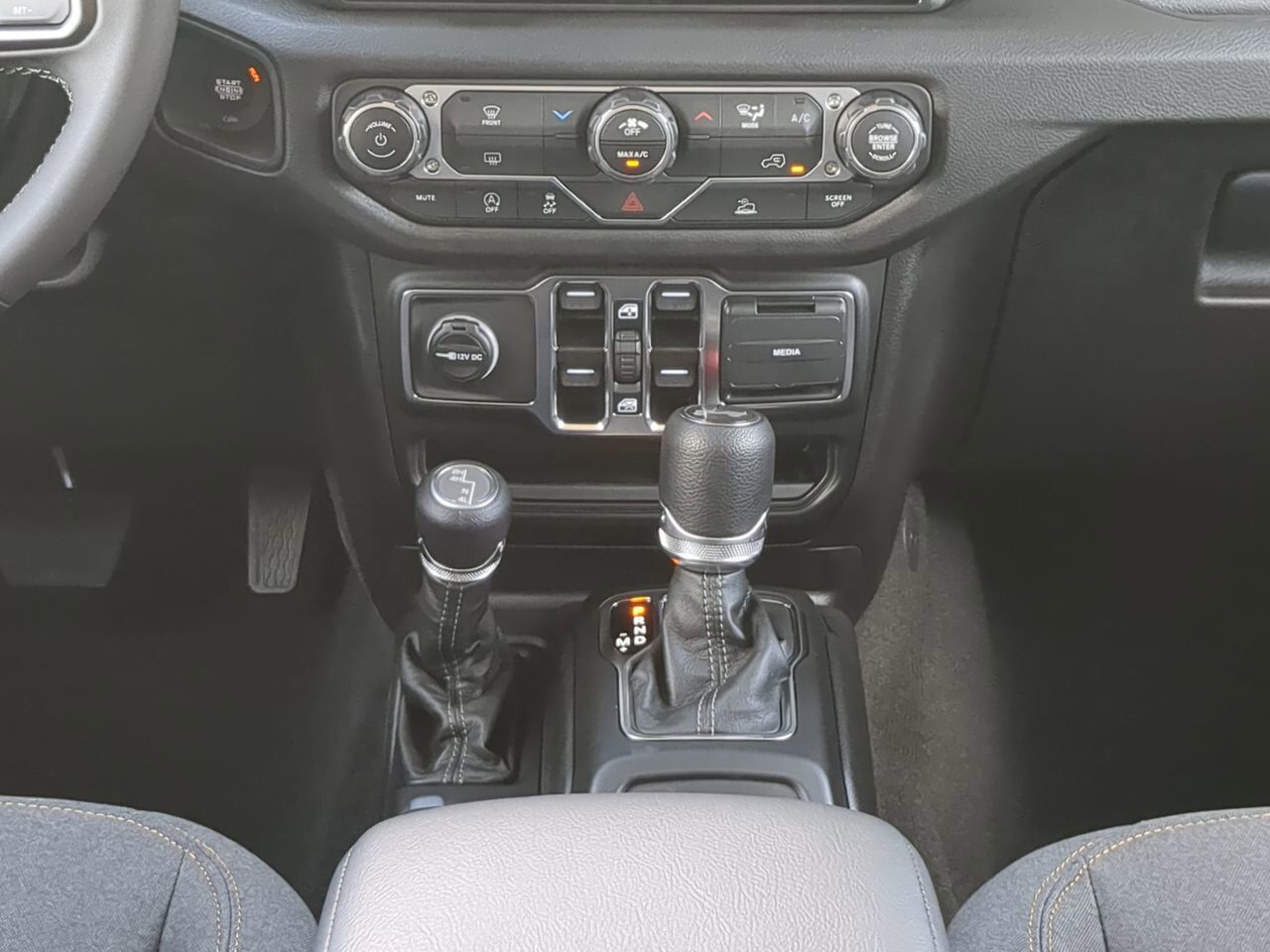 2025 Jeep Wrangler Sport S Appleton WI