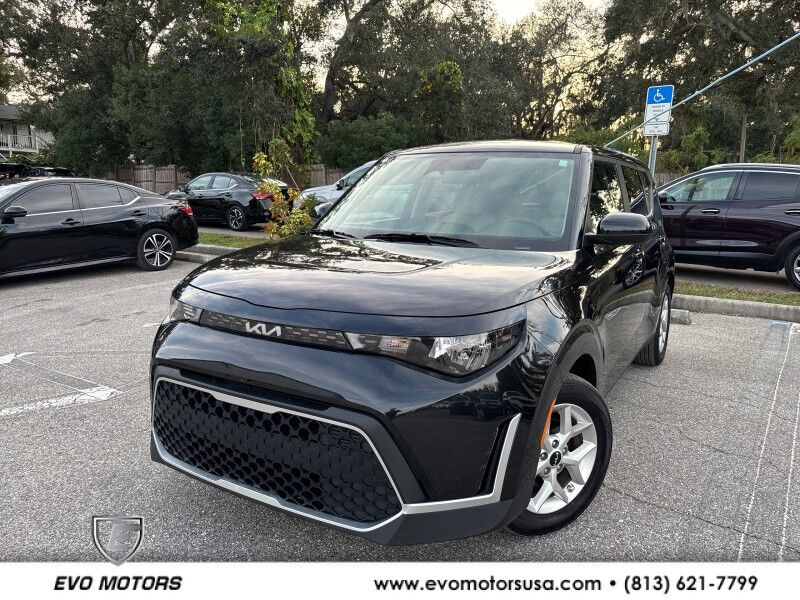 2025 Kia Soul LX's photo