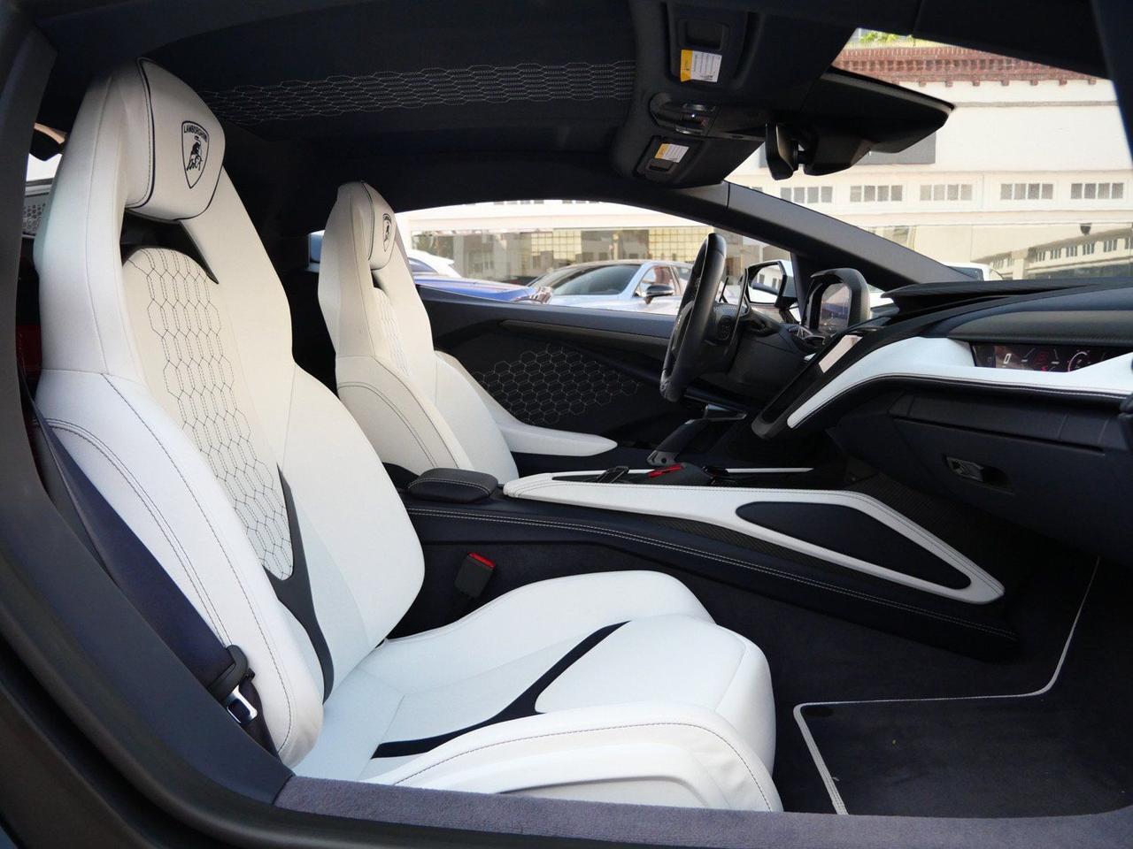 2025 Lamborghini Revuelto Base Base Lawrence KS