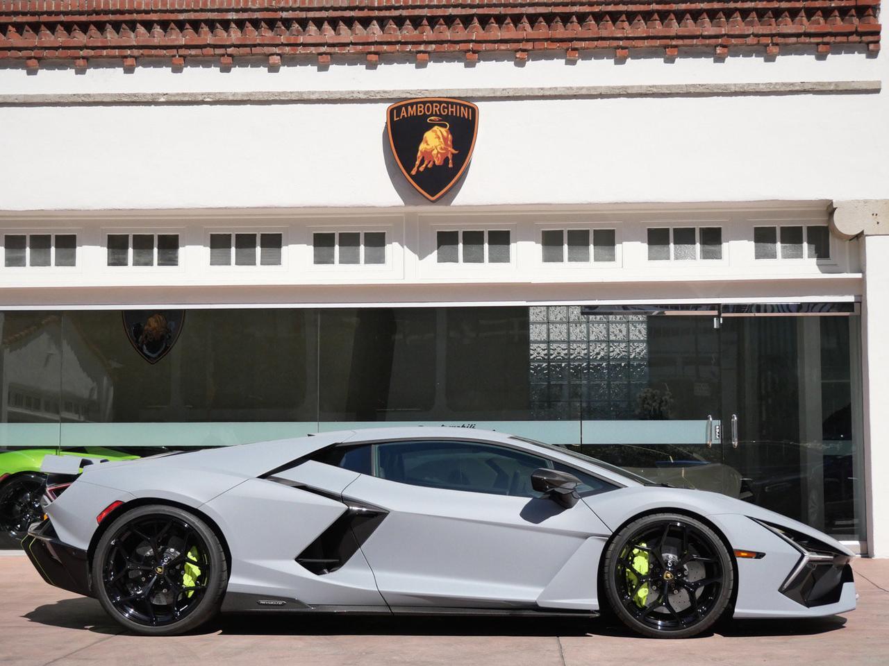 2025 Lamborghini Revuelto Base Base