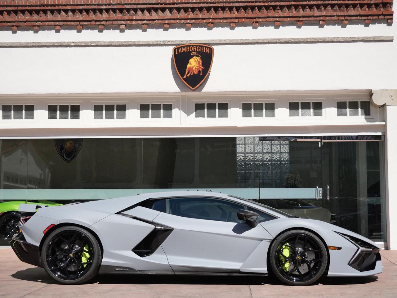 2025 Lamborghini Revuelto Base Base
