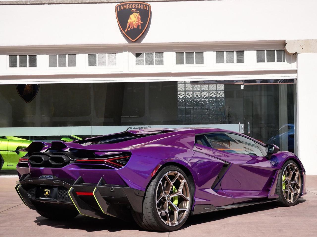 2025 Lamborghini Revuelto Base Base