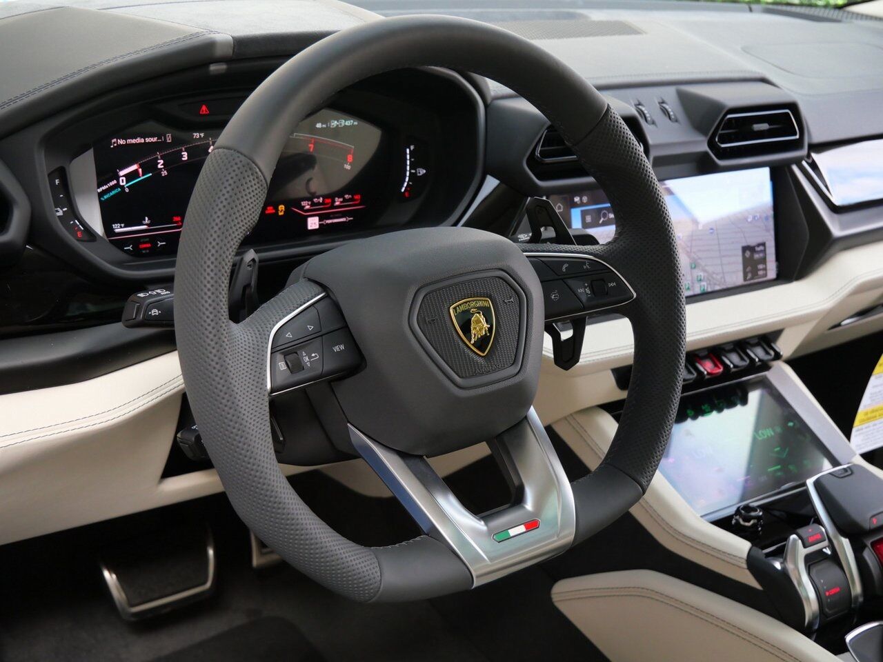 2025 Lamborghini Urus SE Lawrence KS