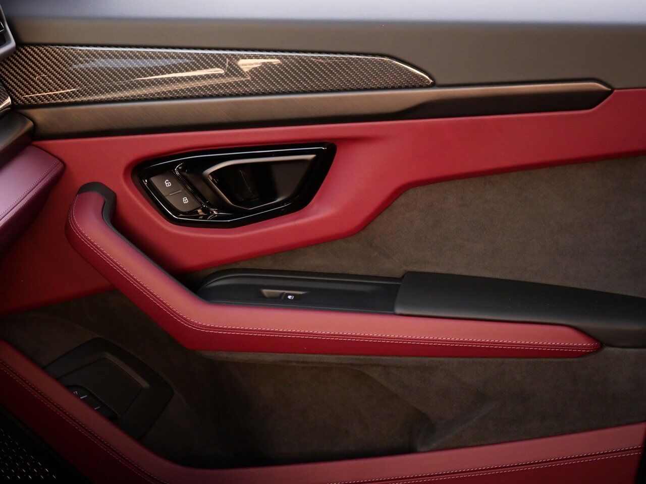 2025 Lamborghini Urus SE Lawrence KS