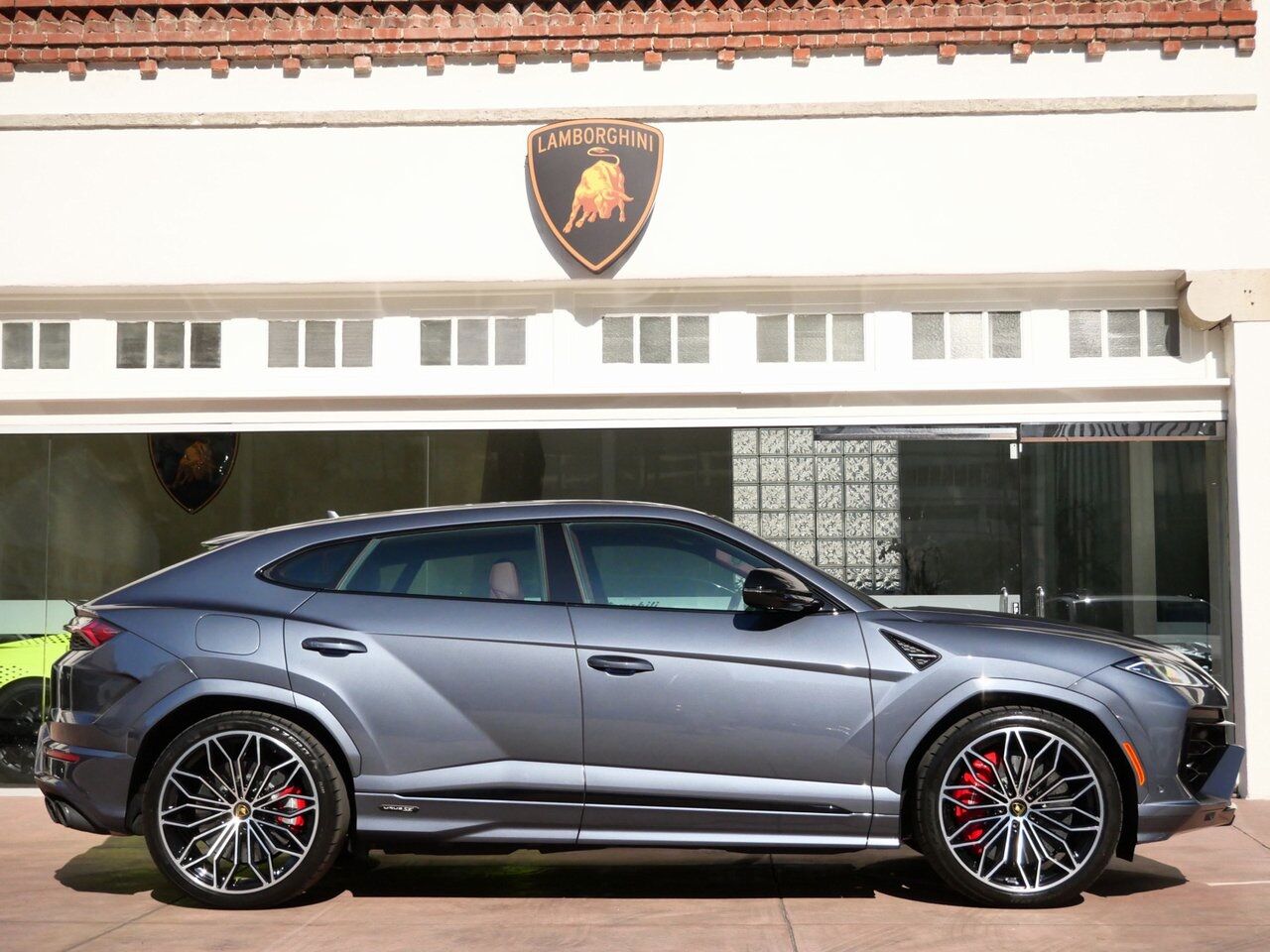 2025 Lamborghini Urus SE