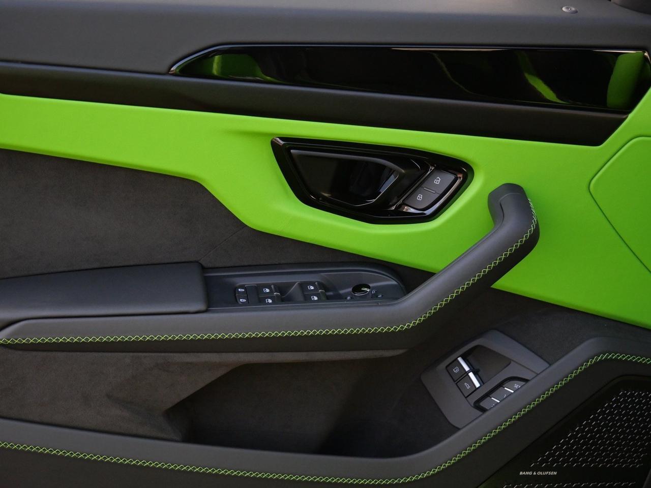 2025 Lamborghini Urus SE Lawrence KS