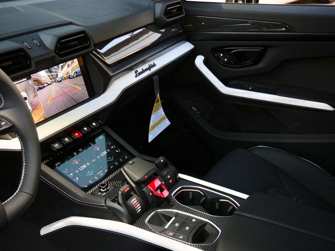 2025 Lamborghini Urus SE Lawrence KS