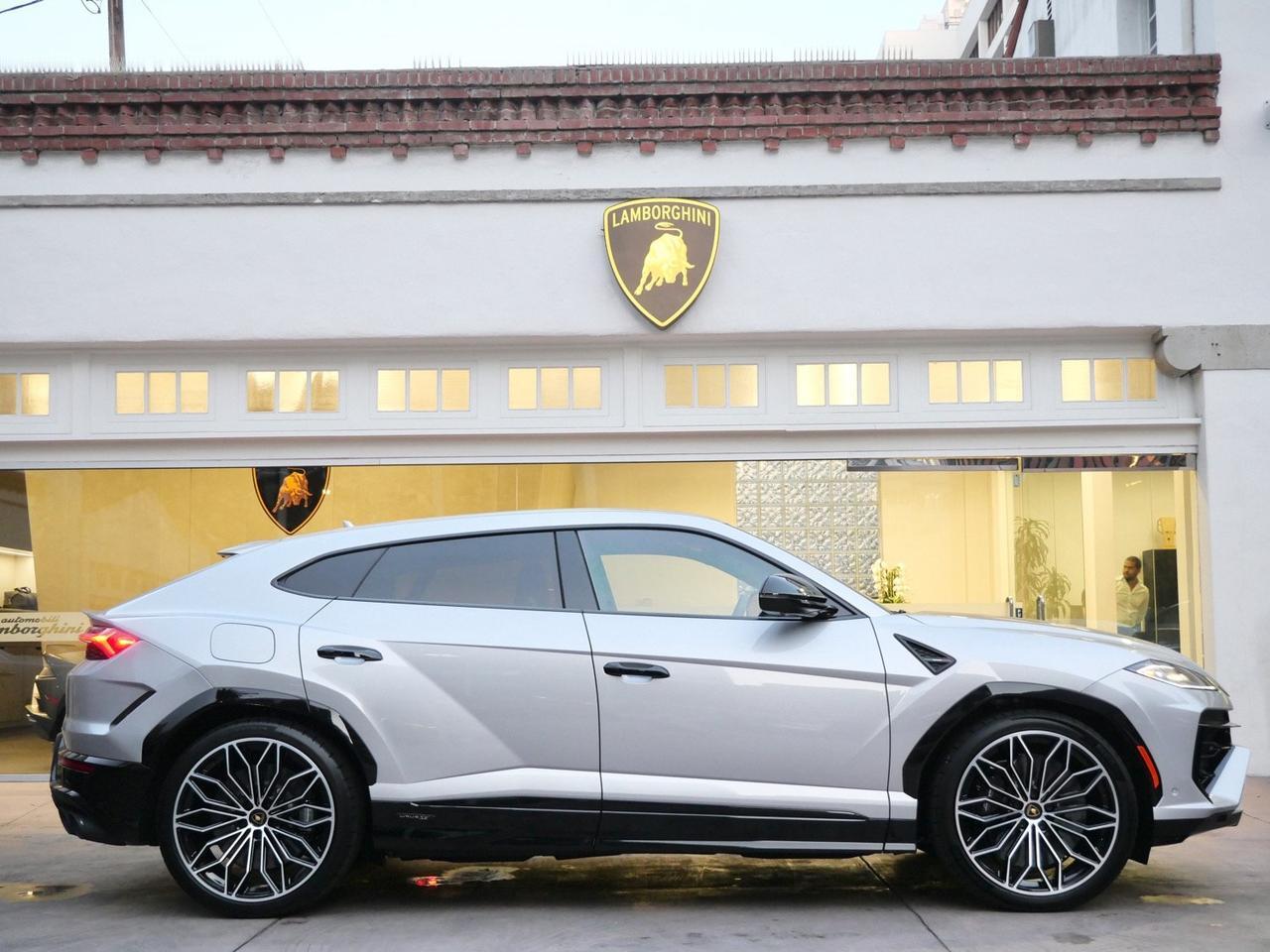 2025 Lamborghini Urus SE