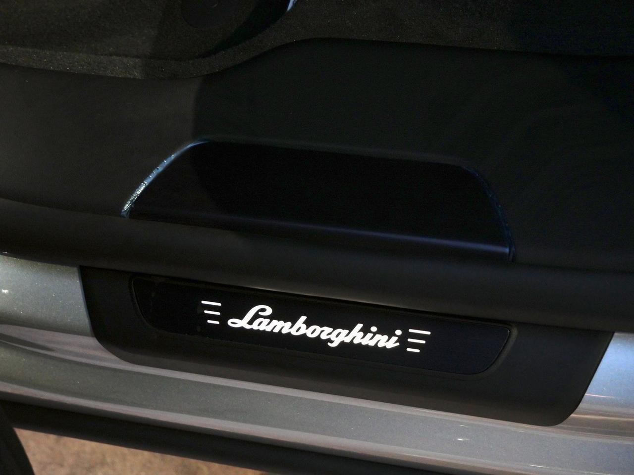 2025 Lamborghini Urus SE Lawrence KS