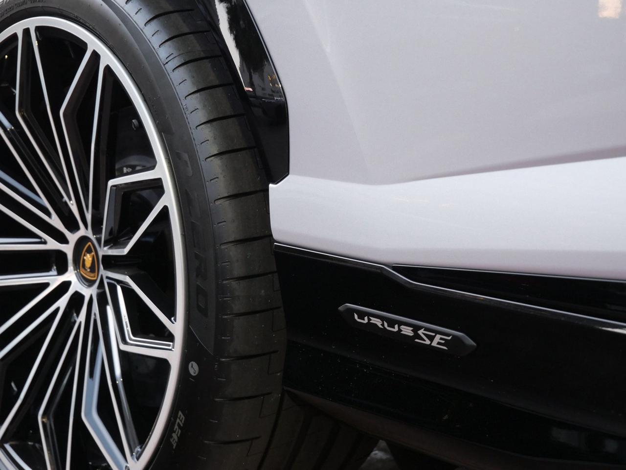 2025 Lamborghini Urus SE Lawrence KS