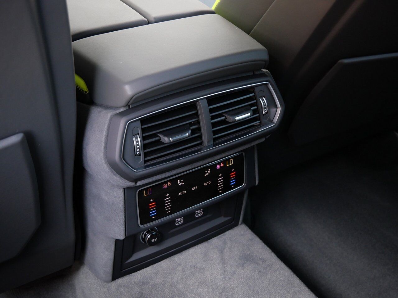 2025 Lamborghini Urus SE Lawrence KS